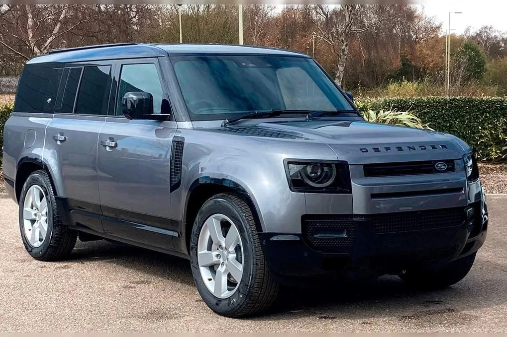Land Rover Defender 130 D300 X-Dynamic SE 2024