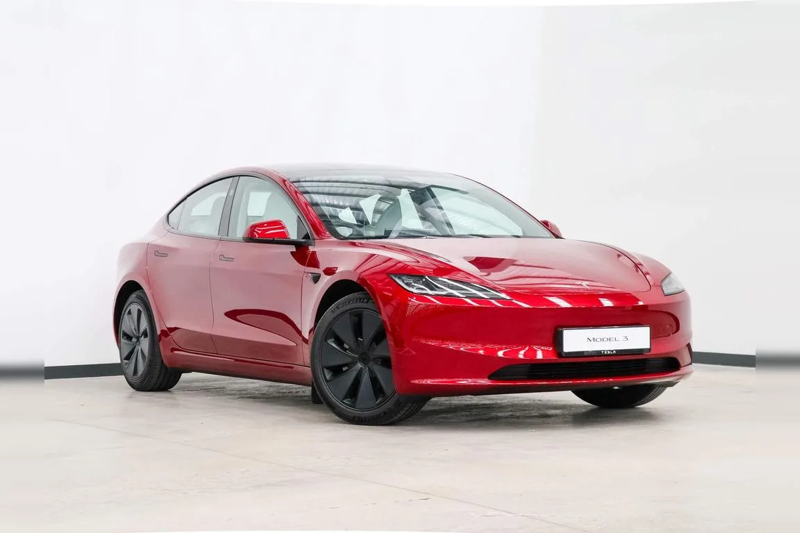 Tesla Model 3 2024