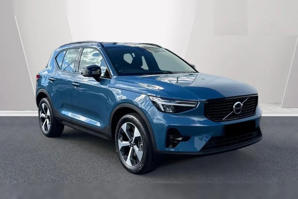 Volvo XC40 B3P Plus 2024