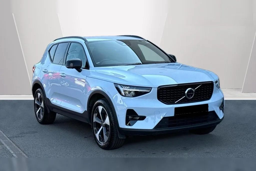 Volvo XC40 B3P Plus 2024