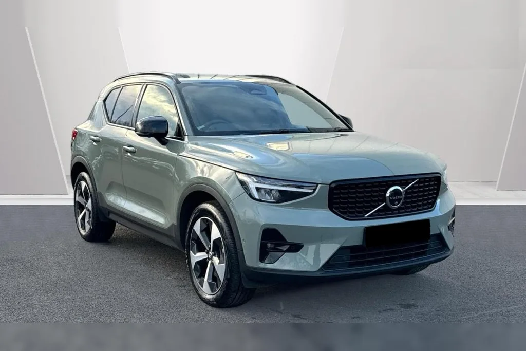 Volvo XC40 B4P Plus Dark 2024